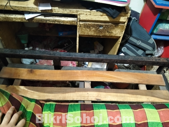 লোহার সেমিডাবল খাট